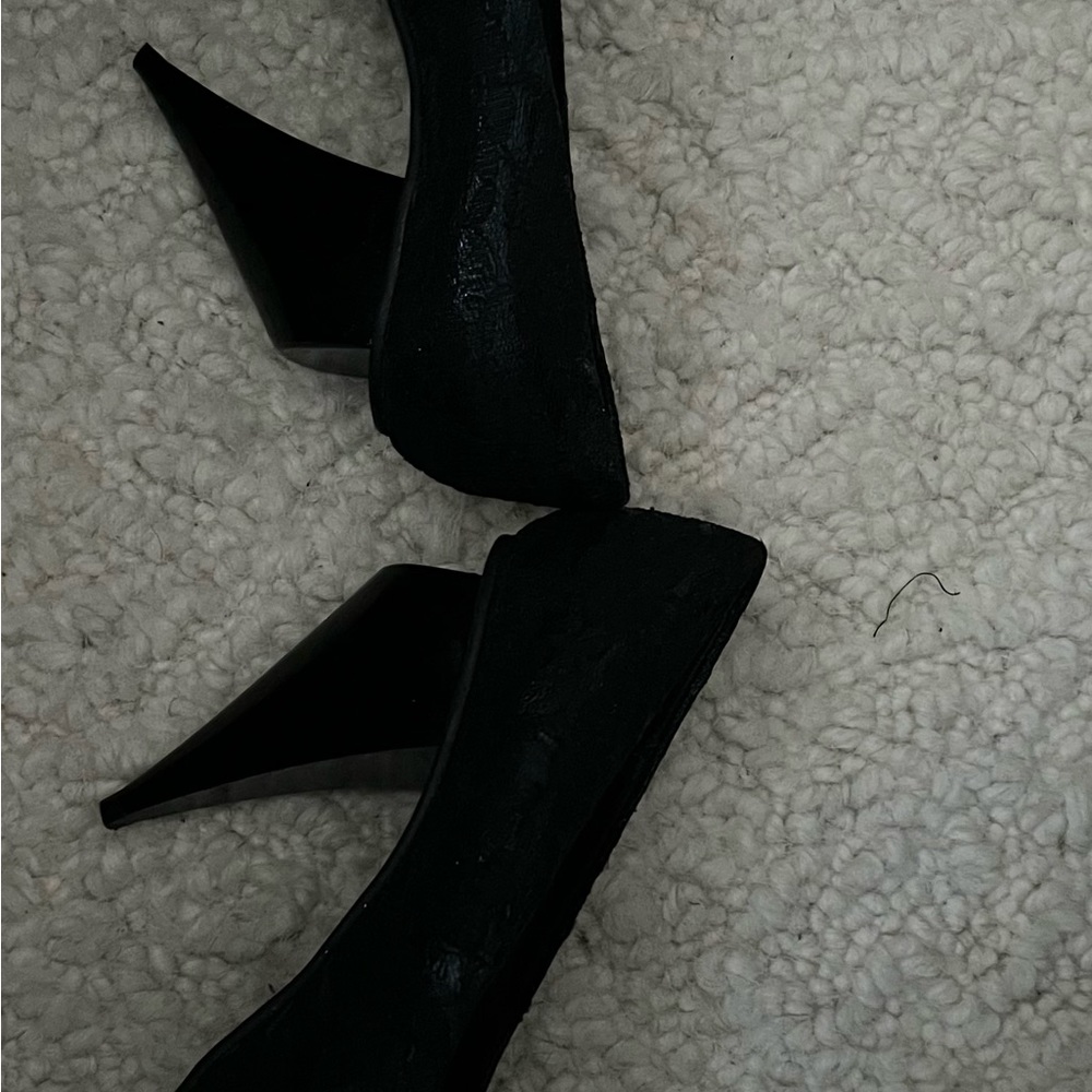Heels - Picture 2 of 4